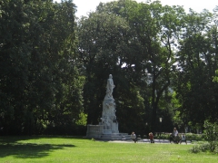 0048_Mozart statue